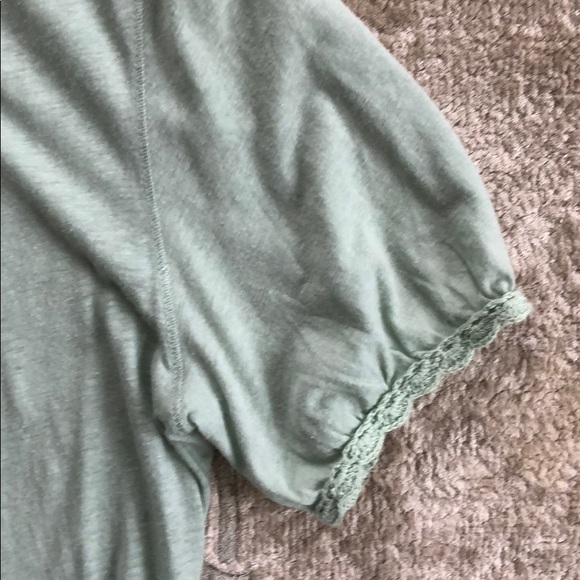 Light green Lucky T-shirt. (D) - Picture 4 of 4